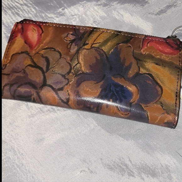 Patricia Nash Nazari bi fold NWT - Picture 1 of 5